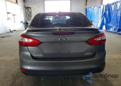 2014 Ford Focus Se z USA, uszkodzony, nr VIN 1FADP3F28EL275490